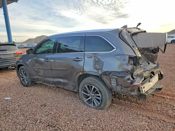 5TDJZRFH0JS542497 2018 TOYOTA HIGHLANDER - Image 2