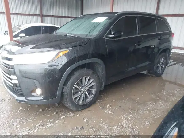 5TDJZRFH0JS542841 2018 TOYOTA HIGHLANDER - Image 2
