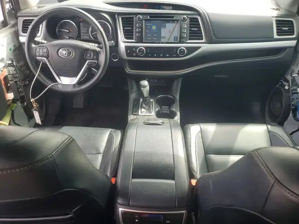 5TDJZRFH0JS543083 2018 TOYOTA HIGHLANDER - Image 8
