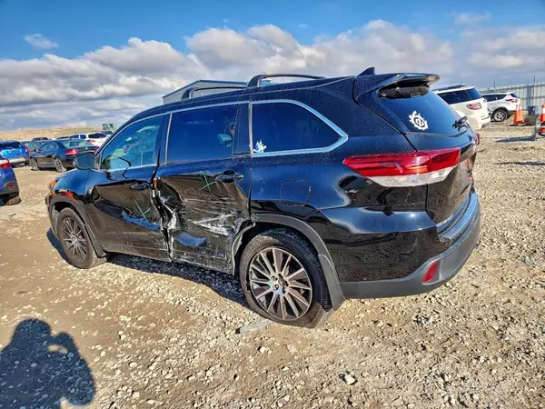 5TDJZRFH0JS545691 2018 TOYOTA HIGHLANDER - Image 2