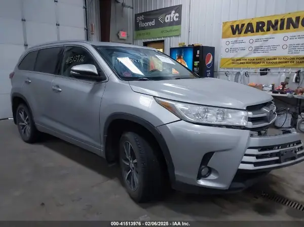 5TDJZRFH0JS548574 2018 TOYOTA HIGHLANDER - Image 1