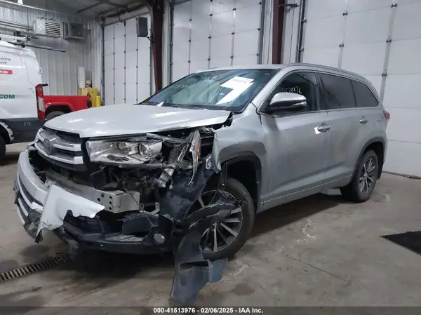 5TDJZRFH0JS548574 2018 TOYOTA HIGHLANDER - Image 2