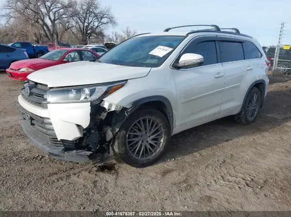 5TDJZRFH0JS551331 2018 TOYOTA HIGHLANDER - Image 2