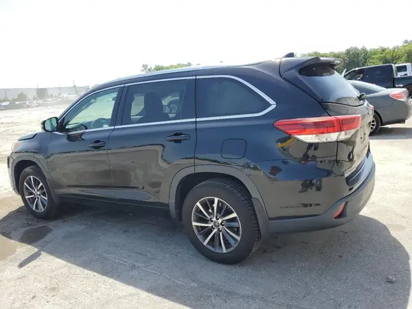5TDJZRFH0JS551538 2018 TOYOTA HIGHLANDER - Image 2