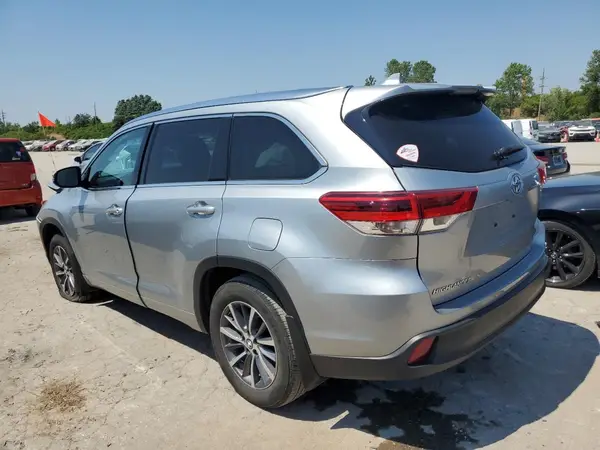 5TDJZRFH0JS553399 2018 TOYOTA HIGHLANDER - Image 2