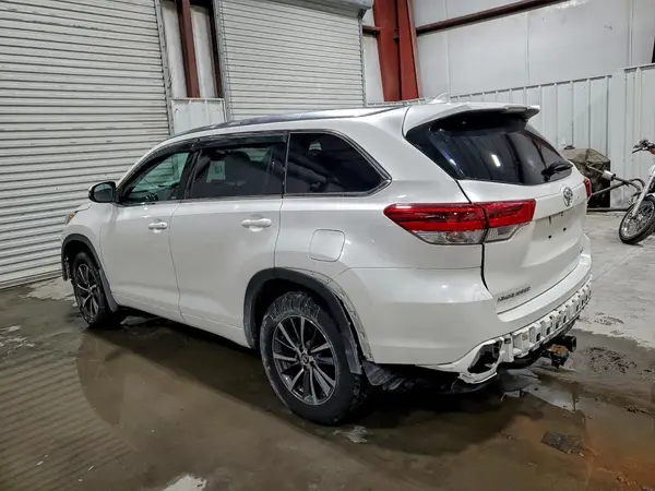 5TDJZRFH0JS556612 2018 TOYOTA HIGHLANDER - Image 2
