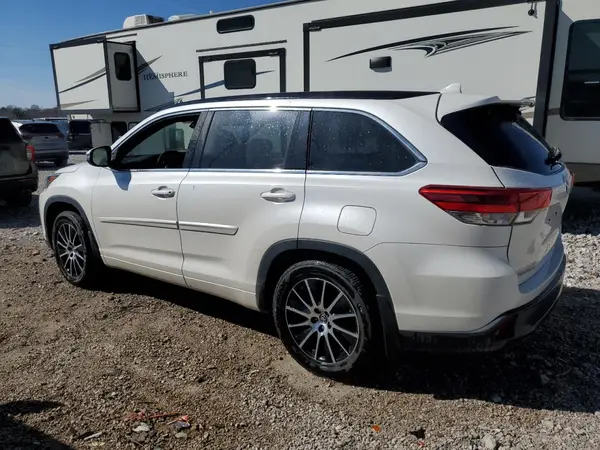 5TDJZRFH0JS559039 2018 TOYOTA HIGHLANDER - Image 2