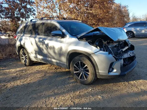 5TDJZRFH0JS803272 2018 TOYOTA HIGHLANDER - Image 1