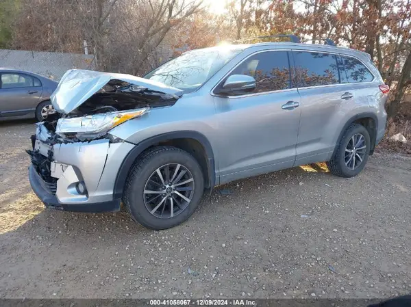 5TDJZRFH0JS803272 2018 TOYOTA HIGHLANDER - Image 2