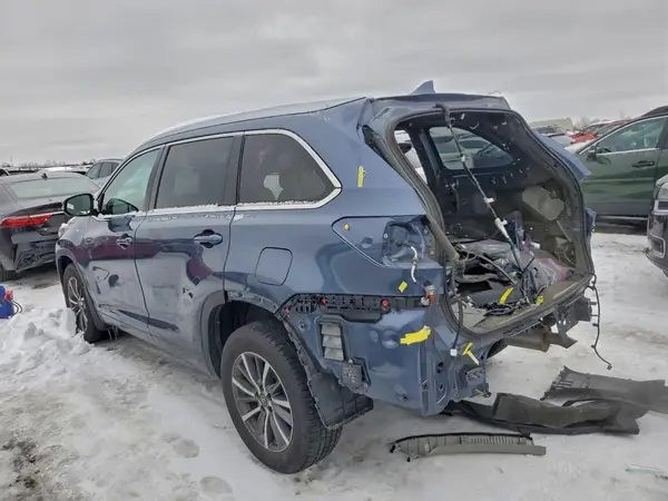 5TDJZRFH0JS805717 2018 TOYOTA HIGHLANDER - Image 2