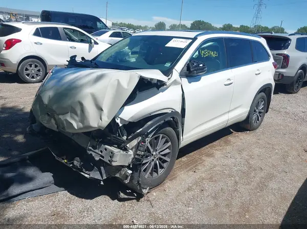 5TDJZRFH0JS807791 2018 TOYOTA HIGHLANDER - Image 2