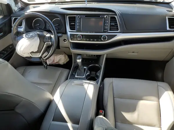 5TDJZRFH0JS808214 2018 TOYOTA HIGHLANDER - Image 8