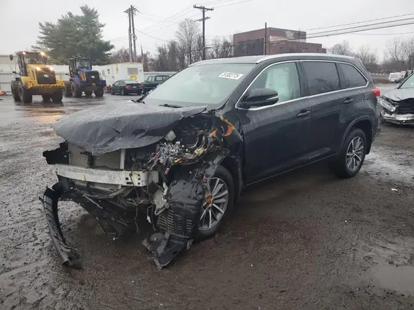 5TDJZRFH0JS823537 2018 TOYOTA HIGHLANDER - Image 1