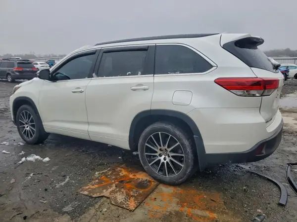 5TDJZRFH0JS834800 2018 TOYOTA HIGHLANDER - Image 2