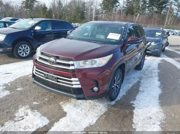5TDJZRFH0JS841438 2018 TOYOTA HIGHLANDER - Image 2