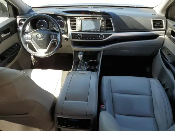 5TDJZRFH0JS841813 2018 TOYOTA HIGHLANDER - Image 8