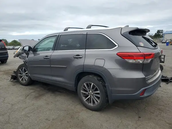5TDJZRFH0JS842282 2018 TOYOTA HIGHLANDER - Image 2
