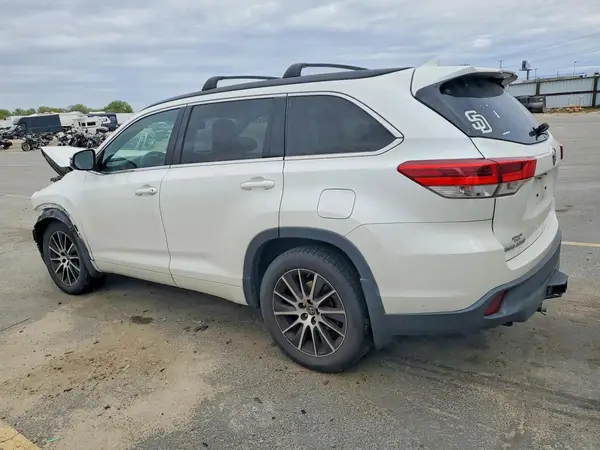 5TDJZRFH0JS845621 2018 TOYOTA HIGHLANDER - Image 2