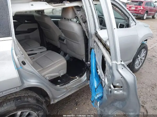 5TDJZRFH0JS845909 2018 TOYOTA HIGHLANDER - Image 8