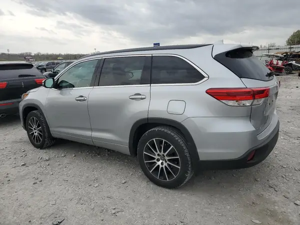 5TDJZRFH0JS849992 2018 TOYOTA HIGHLANDER - Image 2