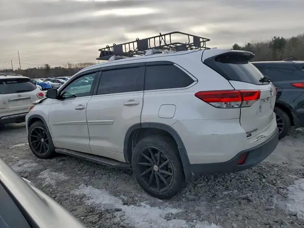 5TDJZRFH0JS851032 2018 TOYOTA HIGHLANDER - Image 2