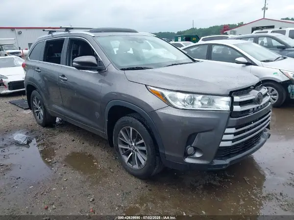 5TDJZRFH0JS852388 2018 TOYOTA HIGHLANDER - Image 1