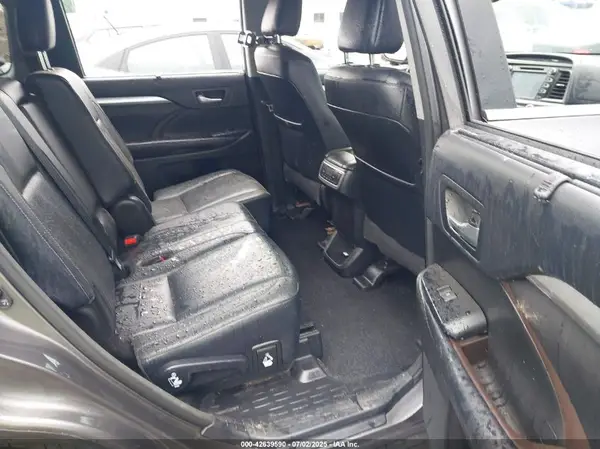 5TDJZRFH0JS852388 2018 TOYOTA HIGHLANDER - Image 8