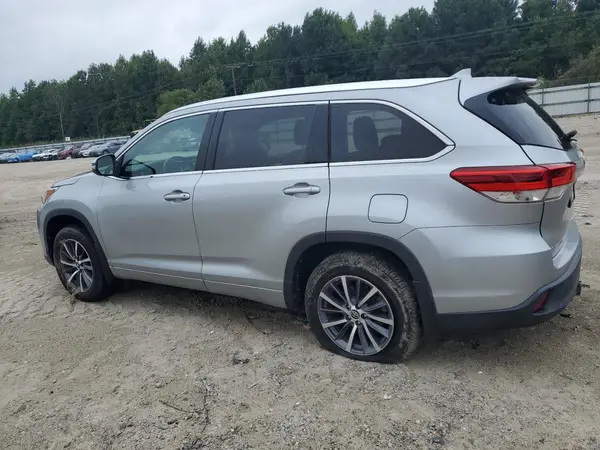 5TDJZRFH0JS857252 2018 TOYOTA HIGHLANDER - Image 2