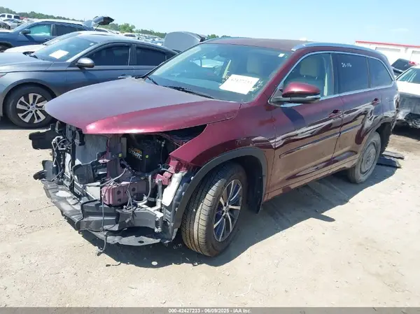 5TDJZRFH0JS859177 2018 TOYOTA HIGHLANDER - Image 2