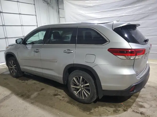 5TDJZRFH0JS861771 2018 TOYOTA HIGHLANDER - Image 2