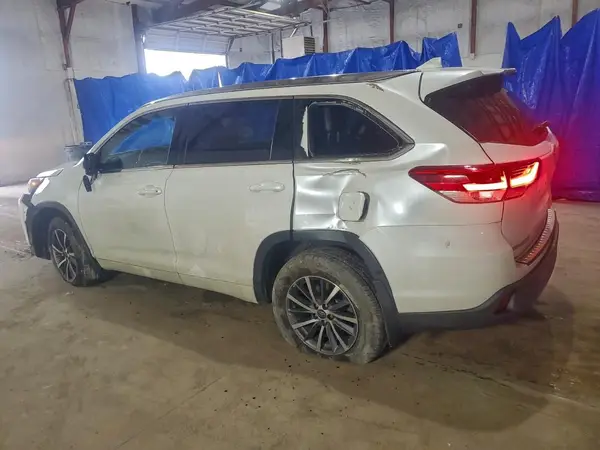 5TDJZRFH0JS862970 2018 TOYOTA HIGHLANDER - Image 2