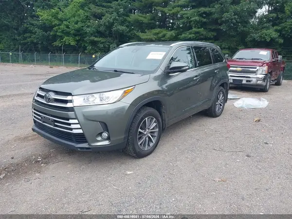 5TDJZRFH0JS866596 2018 TOYOTA HIGHLANDER - Image 2