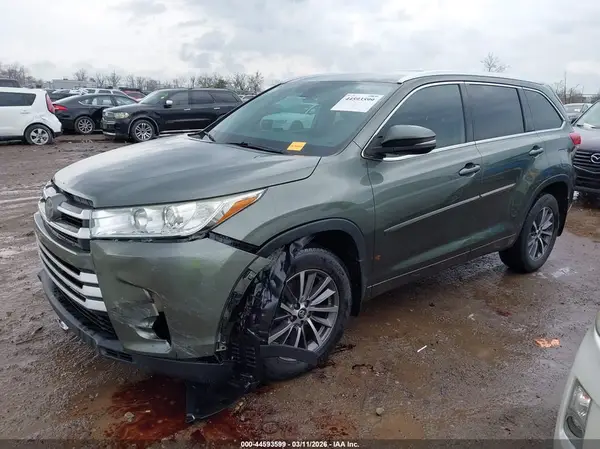 5TDJZRFH0JS868669 2018 TOYOTA HIGHLANDER - Image 2