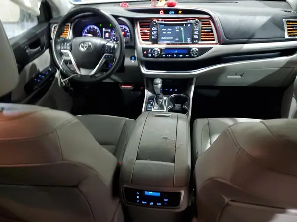 5TDJZRFH0JS869143 2018 TOYOTA HIGHLANDER - Image 8