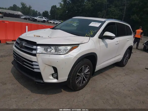 5TDJZRFH0JS869501 2018 TOYOTA HIGHLANDER - Image 2