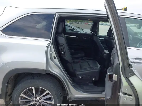 5TDJZRFH0JS869854 2018 TOYOTA HIGHLANDER - Image 8