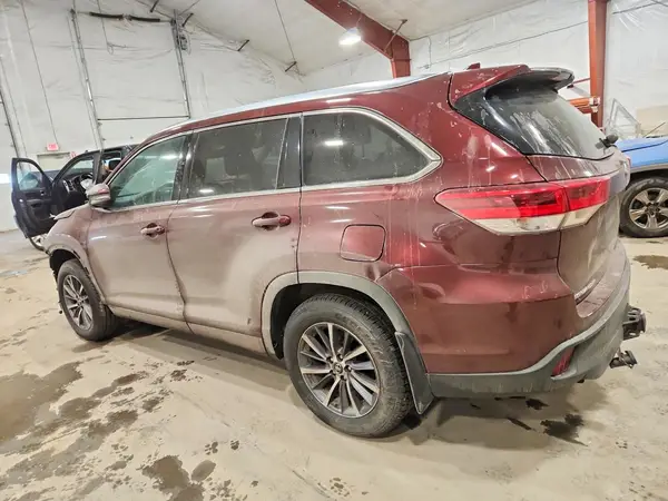 5TDJZRFH0JS875122 2018 TOYOTA HIGHLANDER - Image 2