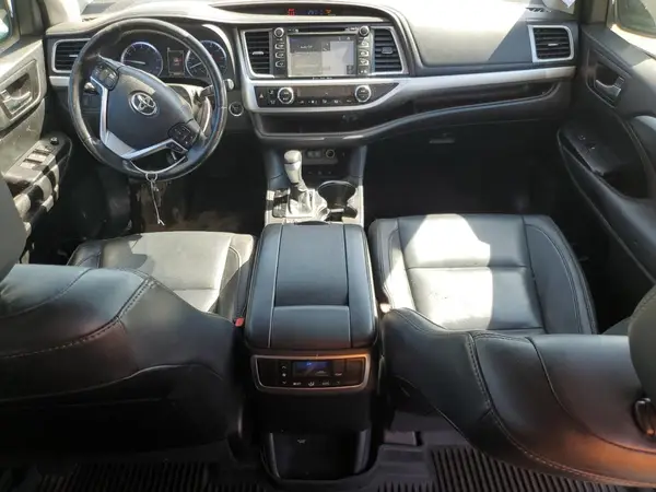 5TDJZRFH0JS878117 2018 TOYOTA HIGHLANDER - Image 8