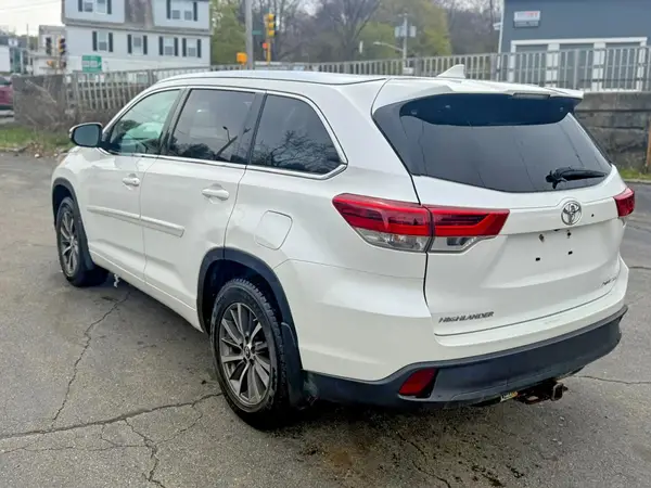 5TDJZRFH0JS881597 2018 TOYOTA HIGHLANDER - Image 2