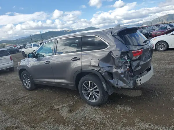 5TDJZRFH0JS882488 2018 TOYOTA HIGHLANDER - Image 2
