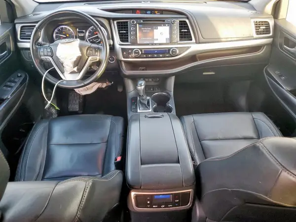 5TDJZRFH0JS882572 2018 TOYOTA HIGHLANDER - Image 8