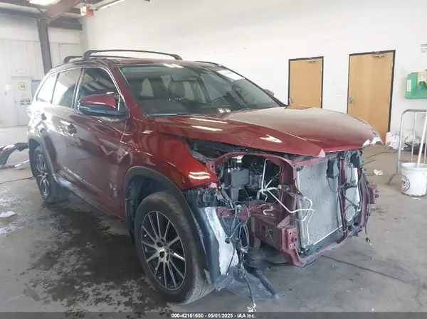 5TDJZRFH0JS886105 2018 TOYOTA HIGHLANDER - Image 1