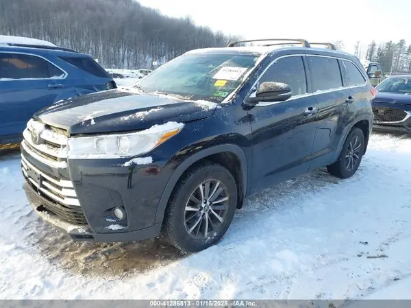5TDJZRFH0JS888081 2018 TOYOTA HIGHLANDER - Image 2