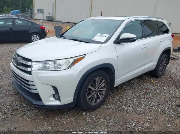 5TDJZRFH0JS890820 2018 TOYOTA HIGHLANDER - Image 2