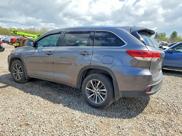 5TDJZRFH0JS897511 2018 TOYOTA HIGHLANDER - Image 2