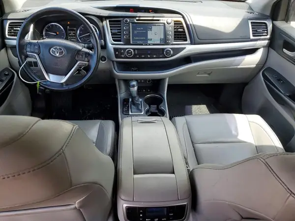 5TDJZRFH0JS897511 2018 TOYOTA HIGHLANDER - Image 8