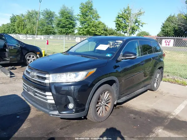 5TDJZRFH0JS900293 2018 TOYOTA HIGHLANDER - Image 2