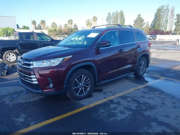 5TDJZRFH0JS906238 2018 TOYOTA HIGHLANDER - Image 2