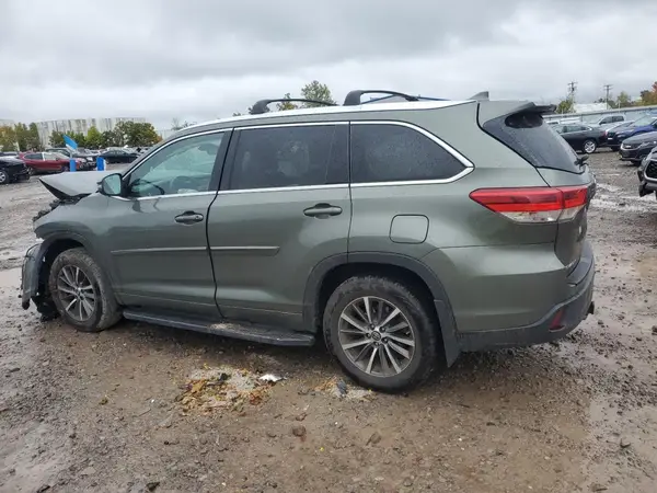 5TDJZRFH0JS908507 2018 TOYOTA HIGHLANDER - Image 2