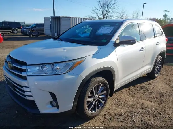 5TDJZRFH0JS909009 2018 TOYOTA HIGHLANDER - Image 2